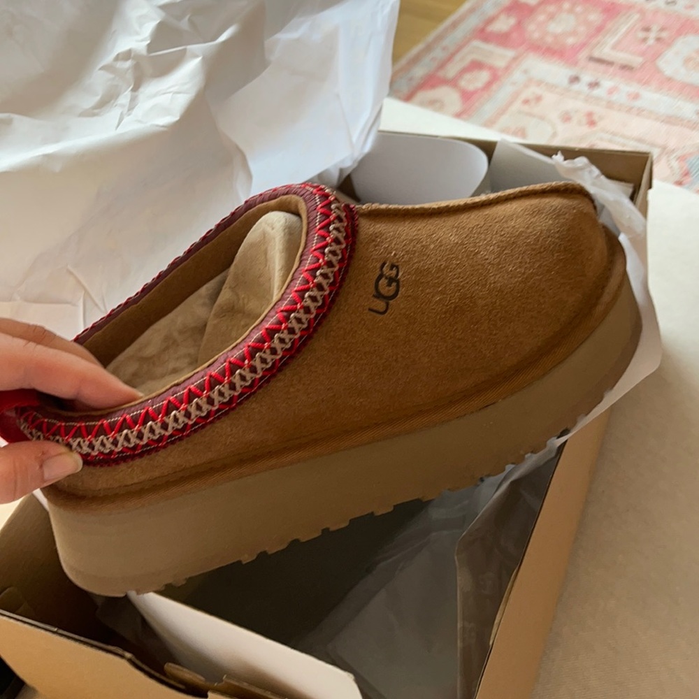 UGG tazz mule W SIZE 7